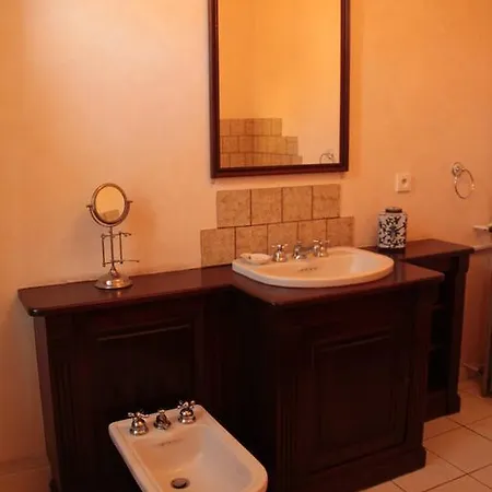 Anges Gardiens Bed & Breakfast 3*